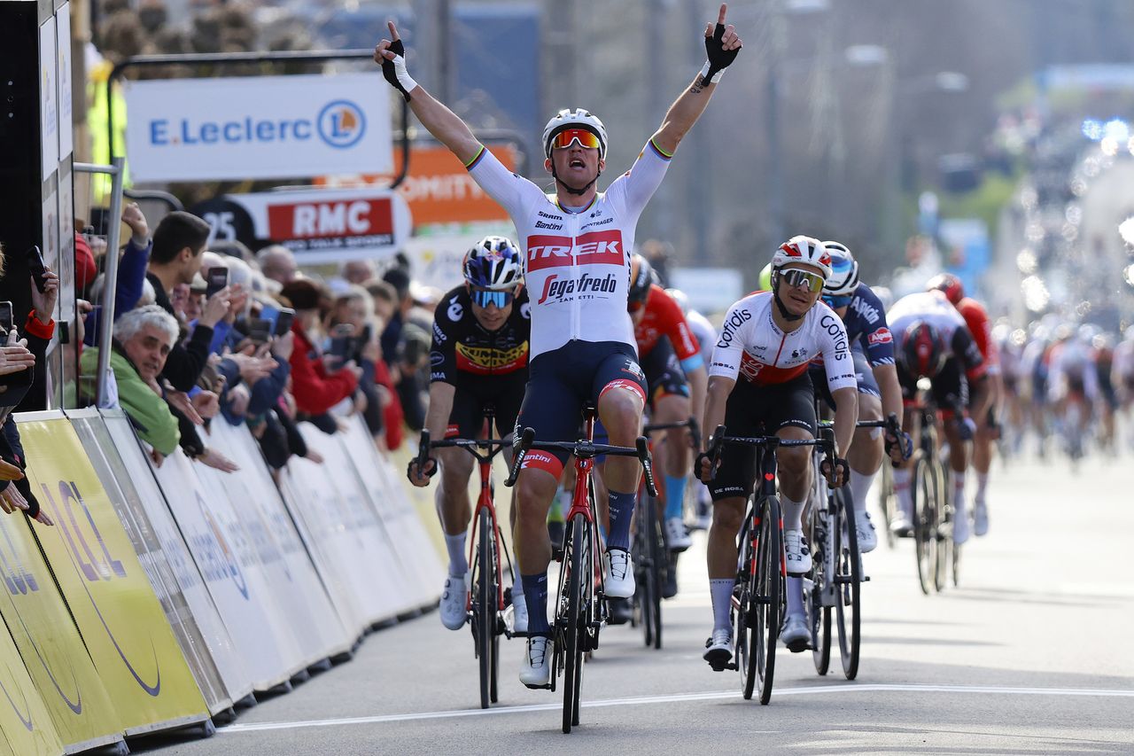 Paris Nice 2022 - 80th Edition - 3rd stage Vierzon - Dun le Palestel 190,8 km - 08/03/2022 - Mads Pedersen (DEN - Trek - Segafredo) - Bryan Coquard (FRA - Cofidis) - Wout Van Aert (BEL - Team Jumbo - Visma) - photo Luis Angel Gomez/SprintCyclingAgency&Acirc;&copy;2022