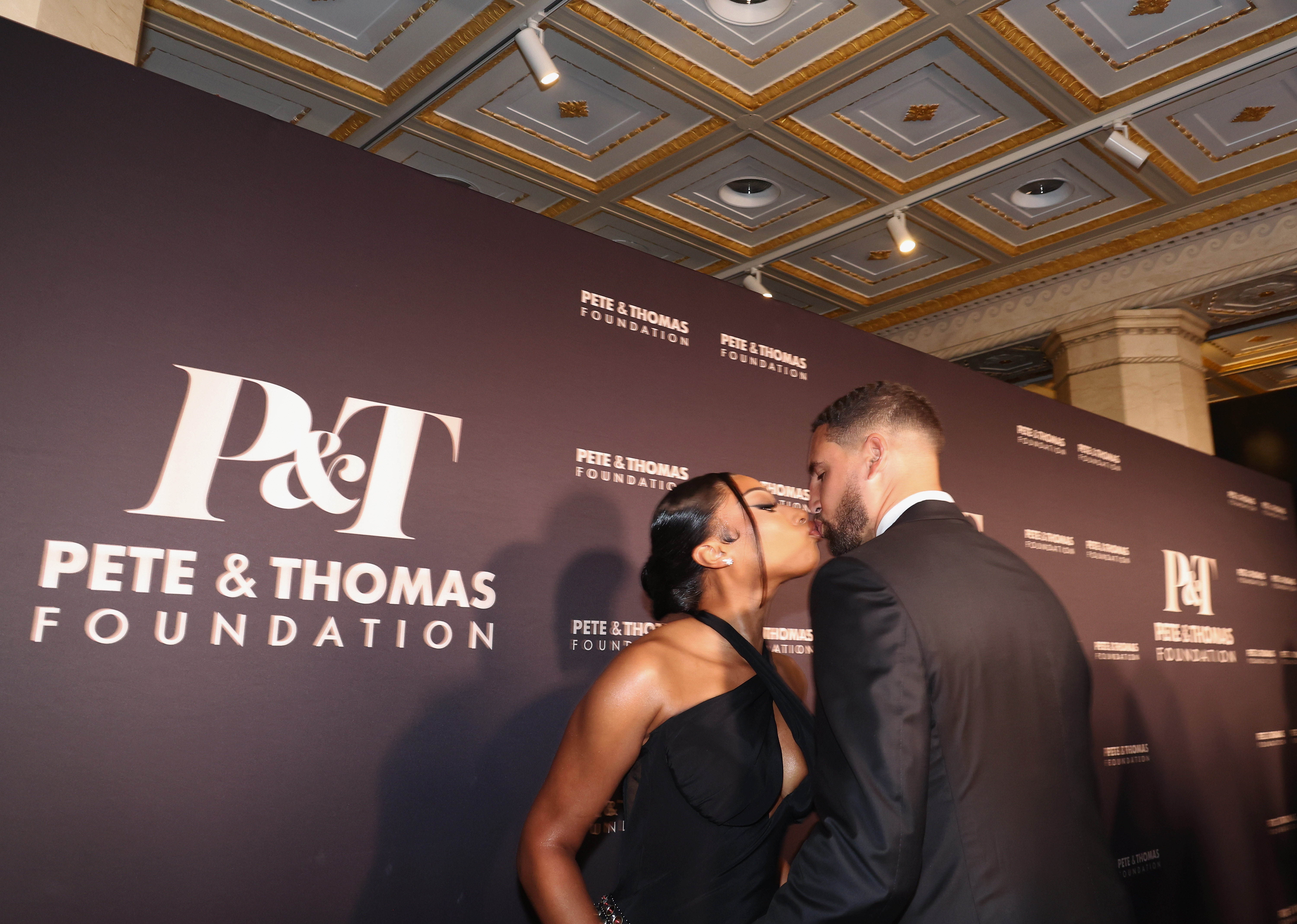 Megan Thee Stallion gave her boyfriend, Klay Thompson a kiss at the Pete & Thomas Foundation Gala