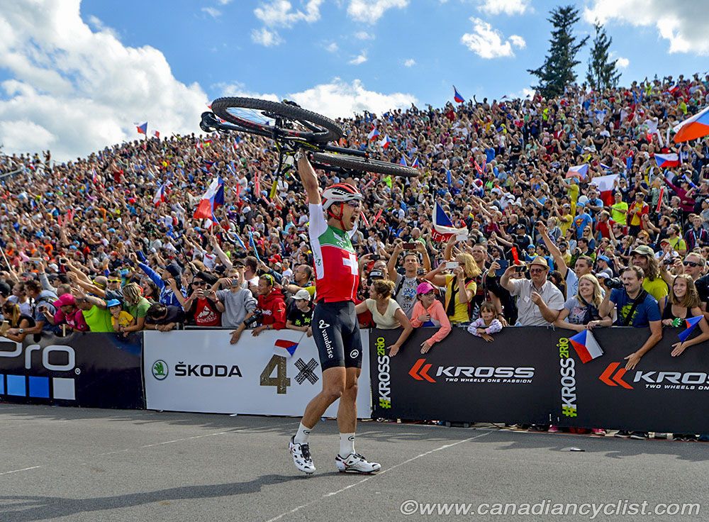 Nino Schurter (Switzerland) greets the fans