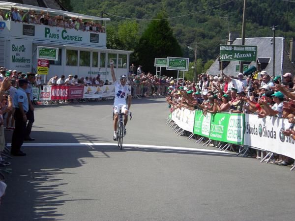 Australia's Wesley Sulzberger (Fran&ccedil;aise Des Jeux) celebrates his first win as a professional at Paris-Corr&egrave;ze.