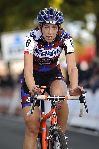 Helen Wyman (Kona) races to second place.