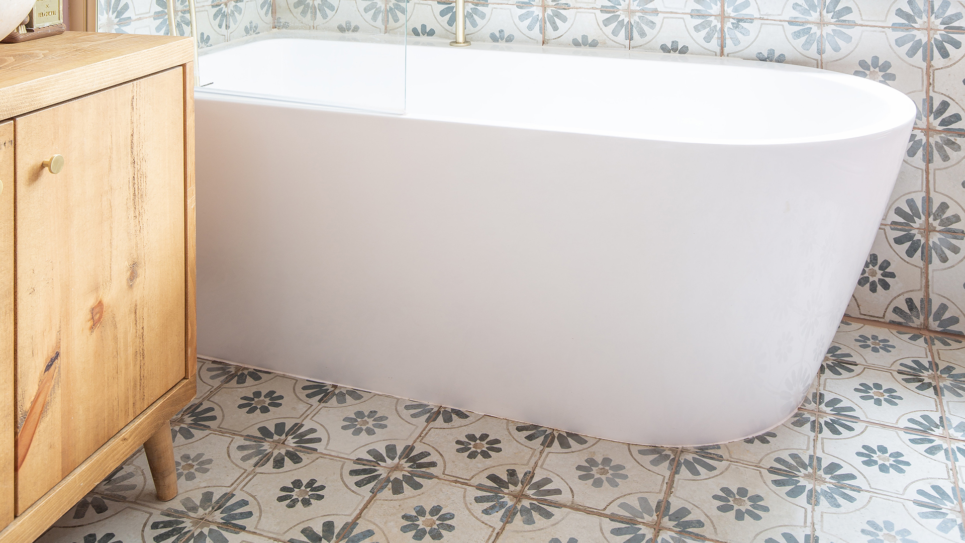 Floral bathroom tiles