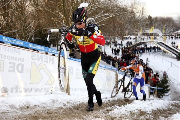 Sven Nys runs away with the Scheldecross.