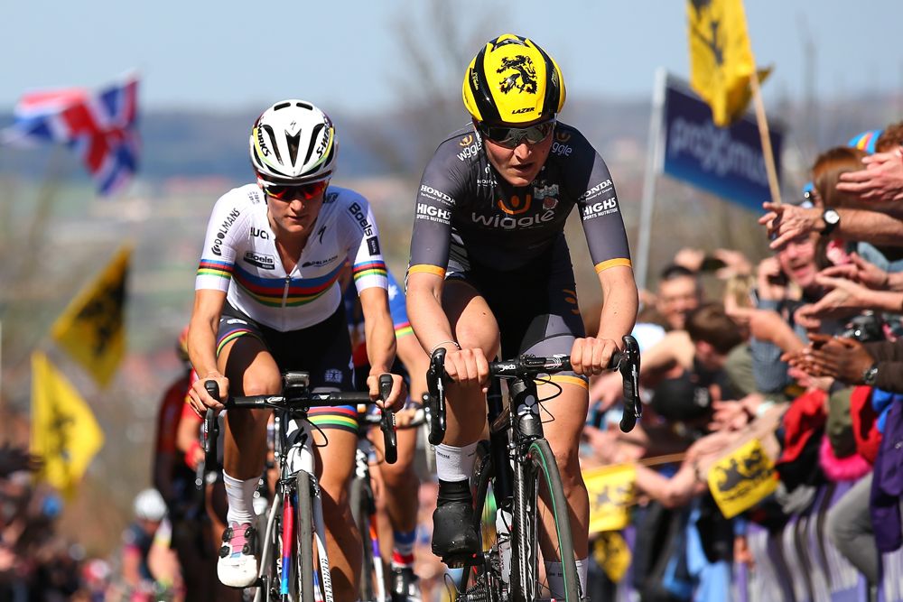 Elisa Longo Borghini (Wiggle High5) sets the pace