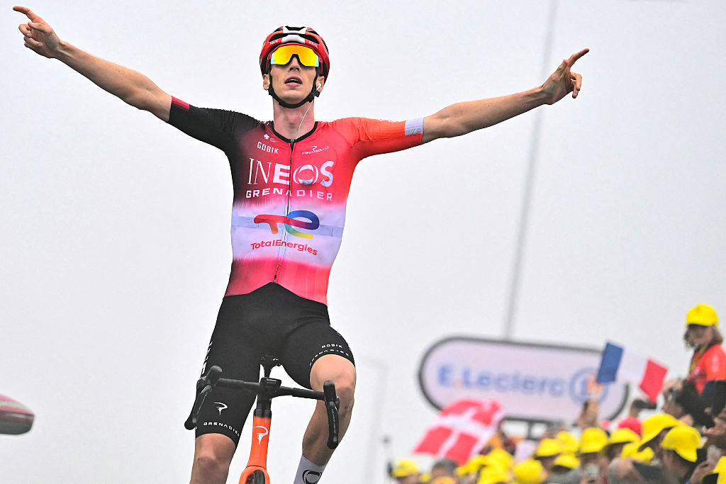 Thymen Arensman wins stage 14 at the Tour de France