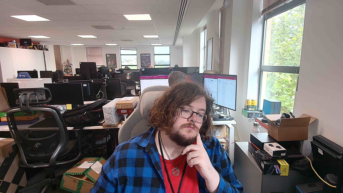 A picture of hardware writer James Bentley taken by the Razer Kiyo V2