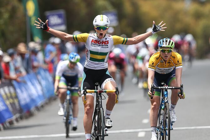 Australian criterium champion Kimberley Wells (High5 Dream Team) celebrates victory