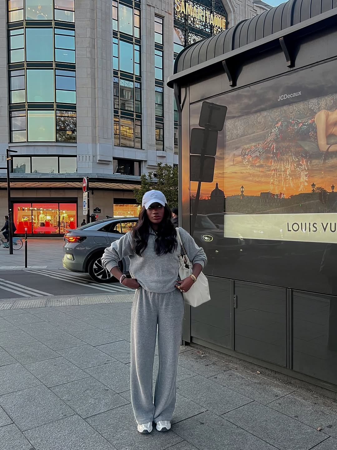 woman wearing fall sweatpant outfit 2025