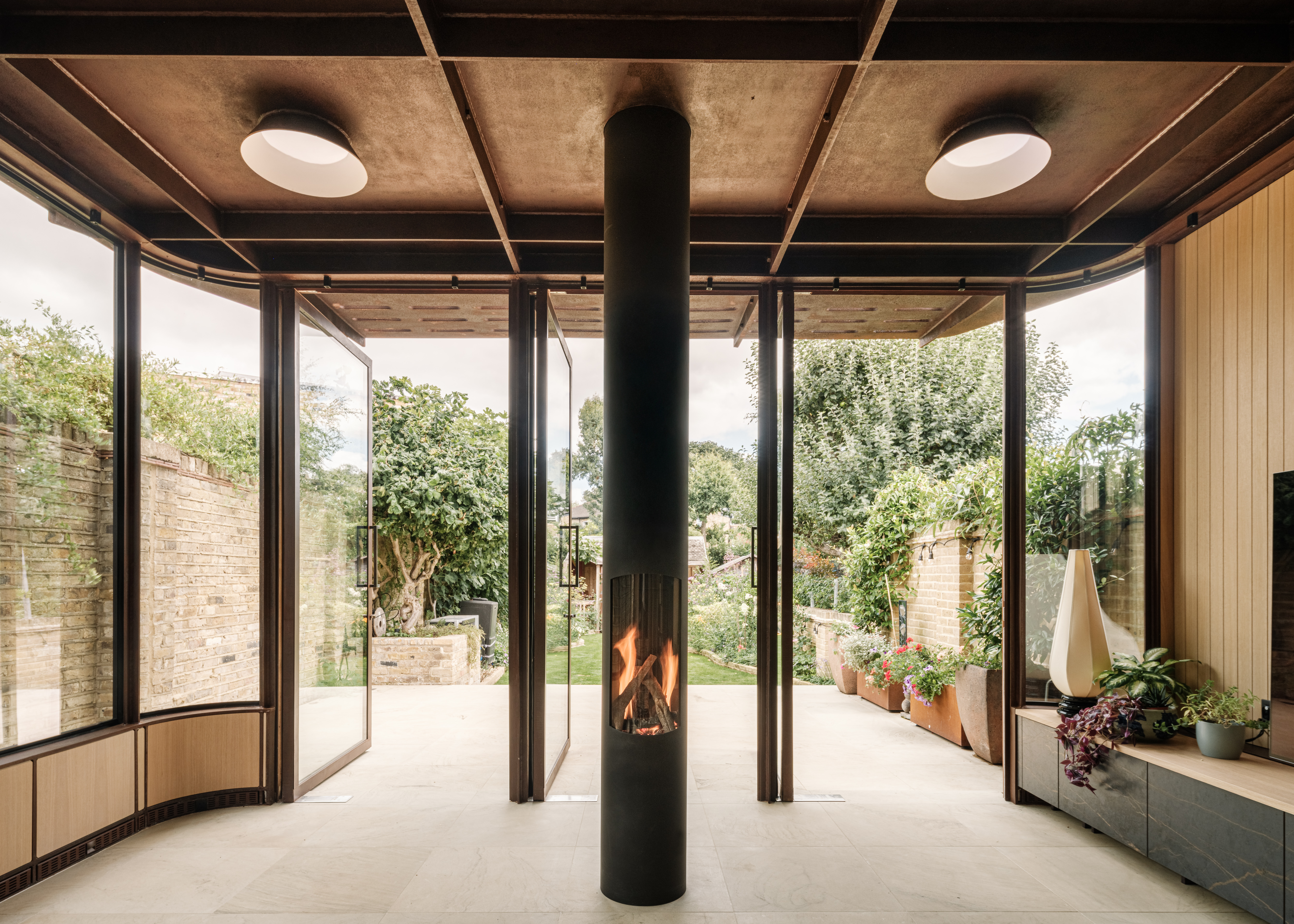 The Gallery, London, by Cagni Williams Associates