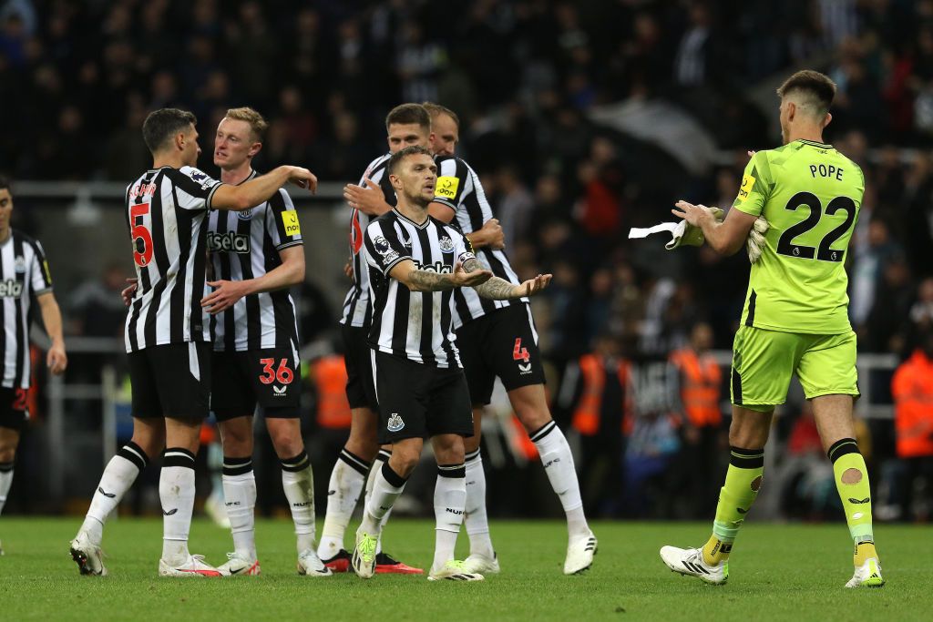 Newcastle players celebrate the victory during the Premier League match between Newcastle United and Brentford at St. James&#039;s Park, Newcastle on Saturday 16th September 2023. (Photo by Robert Smith/MI News/NurPhoto via Getty Images)