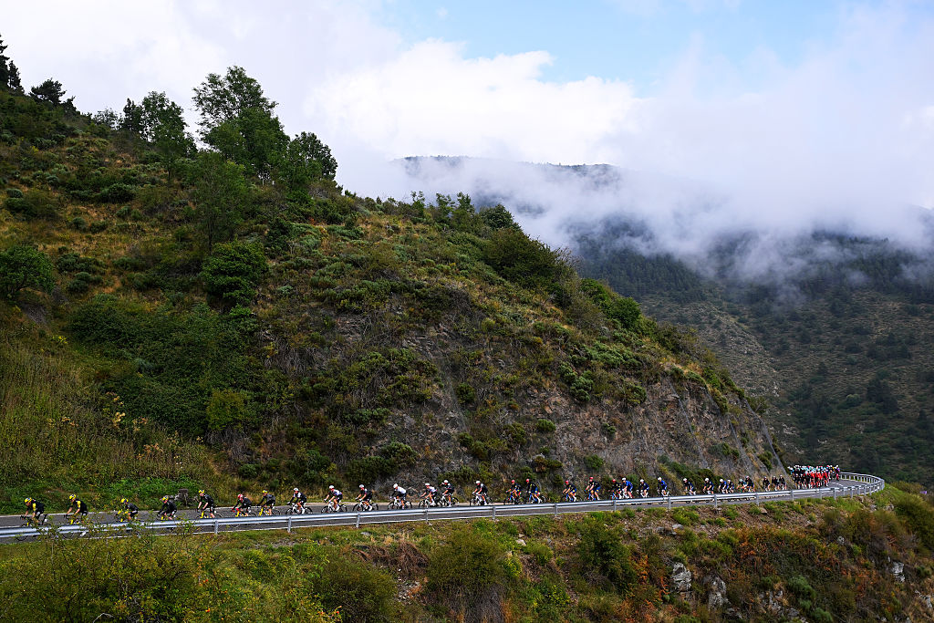 PAL, ANDORRA - AUGUST 28: A general view of the peloton competing during the La Vuelta - 80th Tour of Spain 2025, Stage 6 a 170.3km stage from Olot to Pal - Andorra 1900m / #UCIWT / on August 28, 2025 in Pal, Andorra. (Photo by Tim de Waele/Getty Images)
