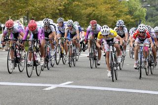 Stage 2 - Evans wins sprint from Giant girls