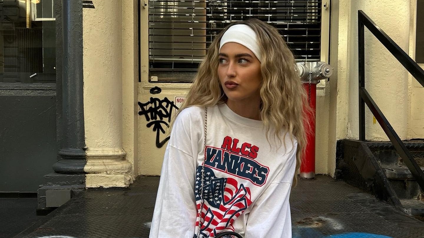 Creator @emilisindlev wearing a white ultra-wide headband