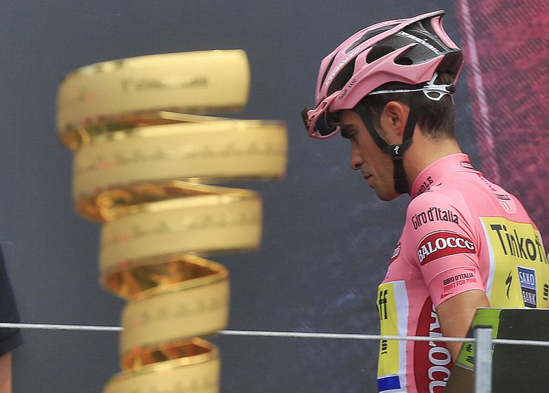 Did Alberto Contador's hopes of a Giro end with his dislocated shoulder?