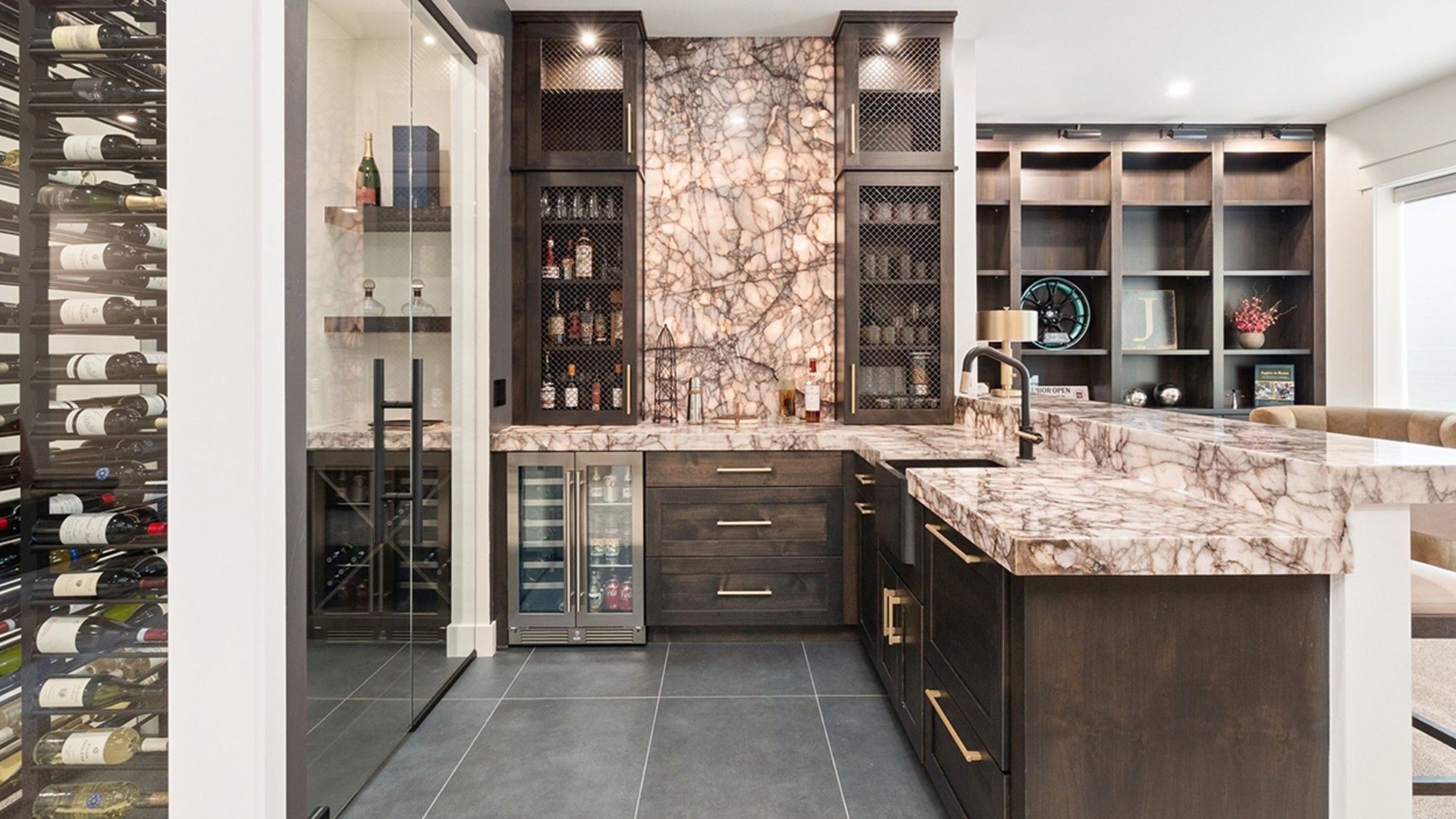 6 bubbly homes with bars