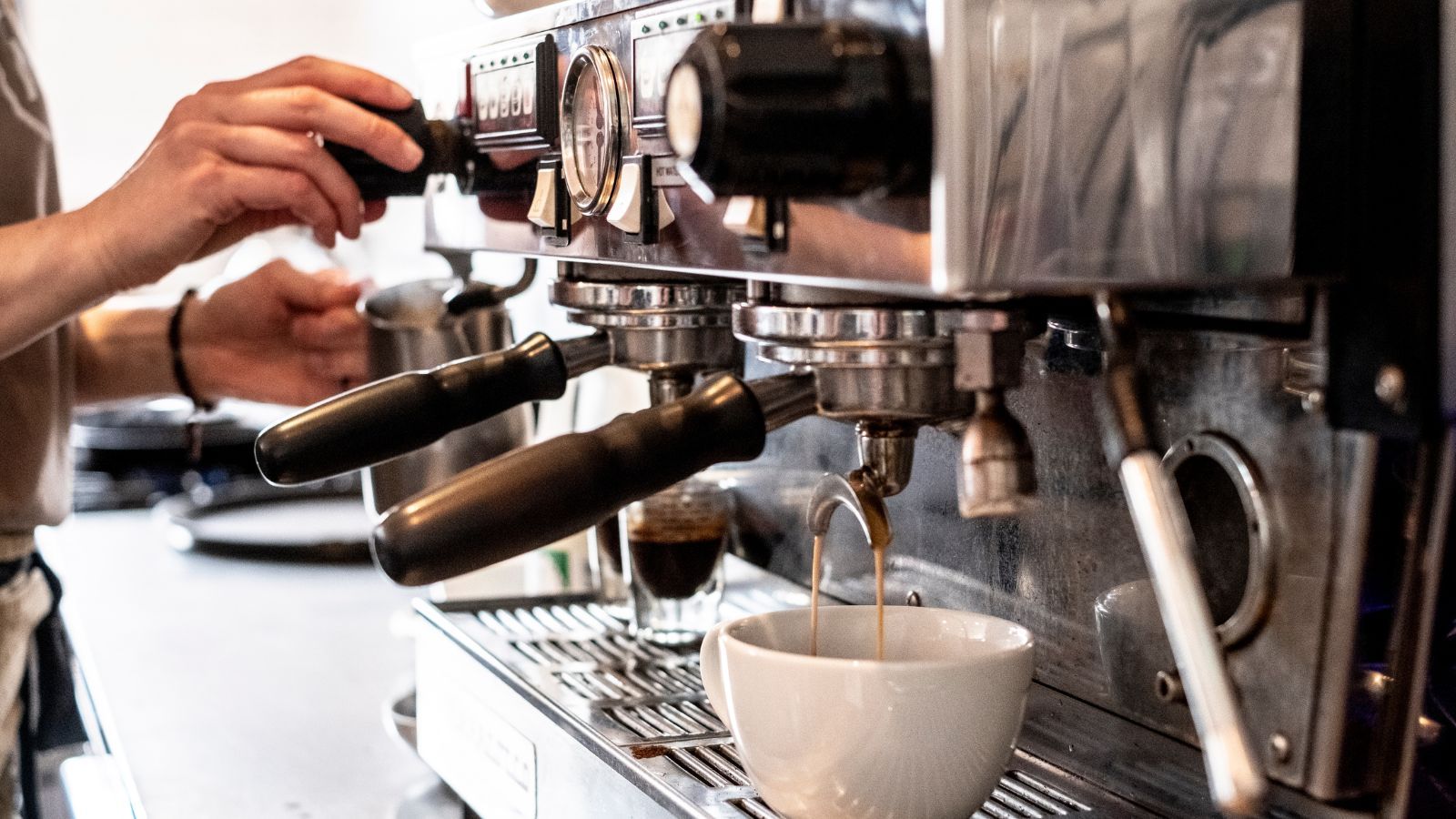Why are espresso machines so expensive? A barista’s insight Homes