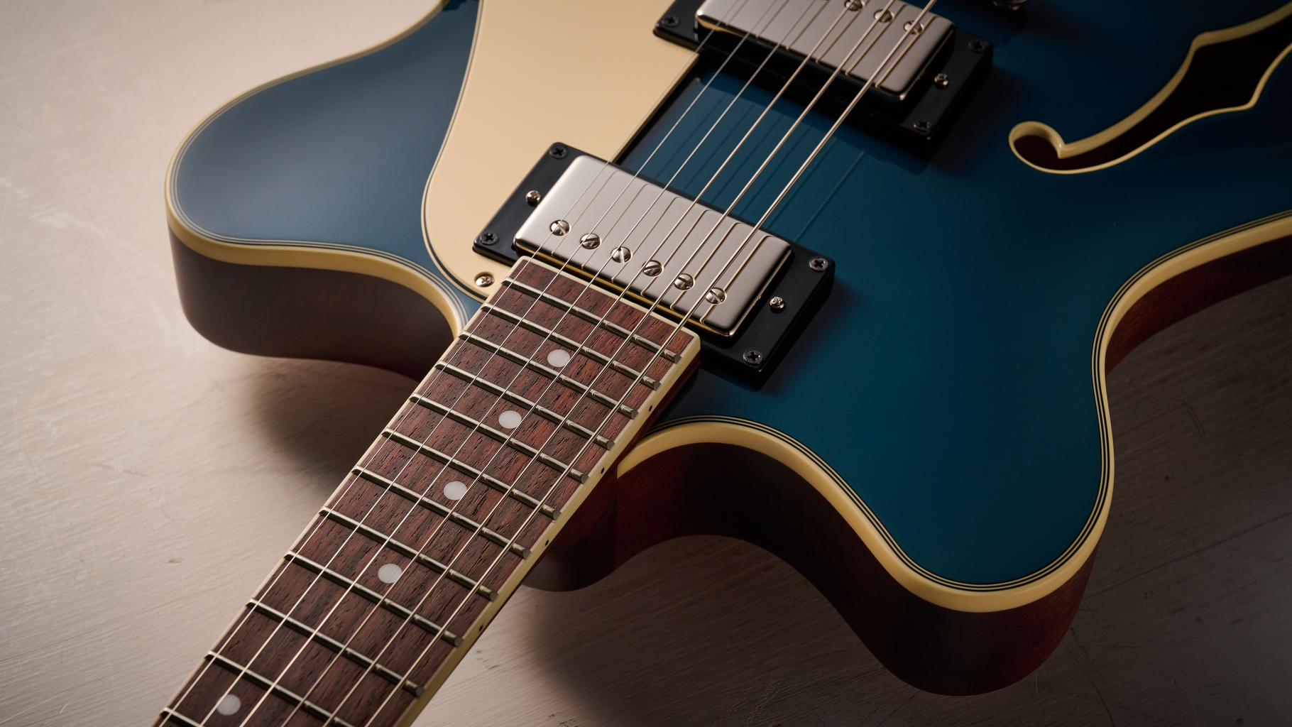 Orangewood Clementine semi-hollow guitar