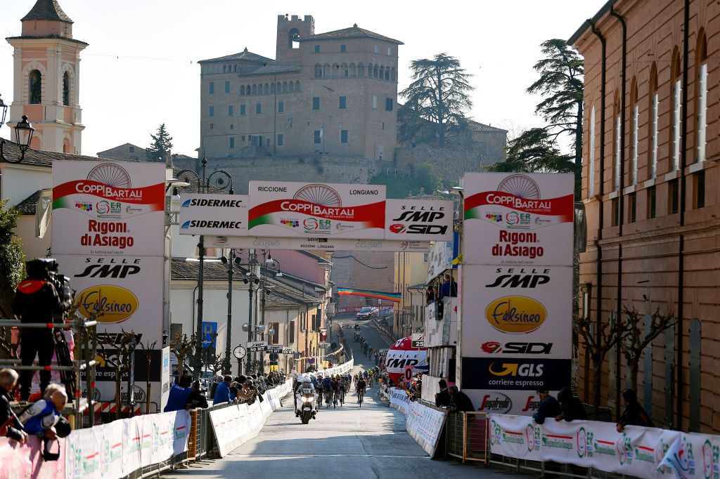 LONGIANO ITALY MARCH 23 A general view of the peloton compete during the 36th Settimana Internazionale Coppi e Bartali 2022 Stage 2 a 1659km stage from Riccione to Longiano 156m CoppieBartali on March 23 2022 in Longiano Italy Photo by Dario BelingheriGetty Images