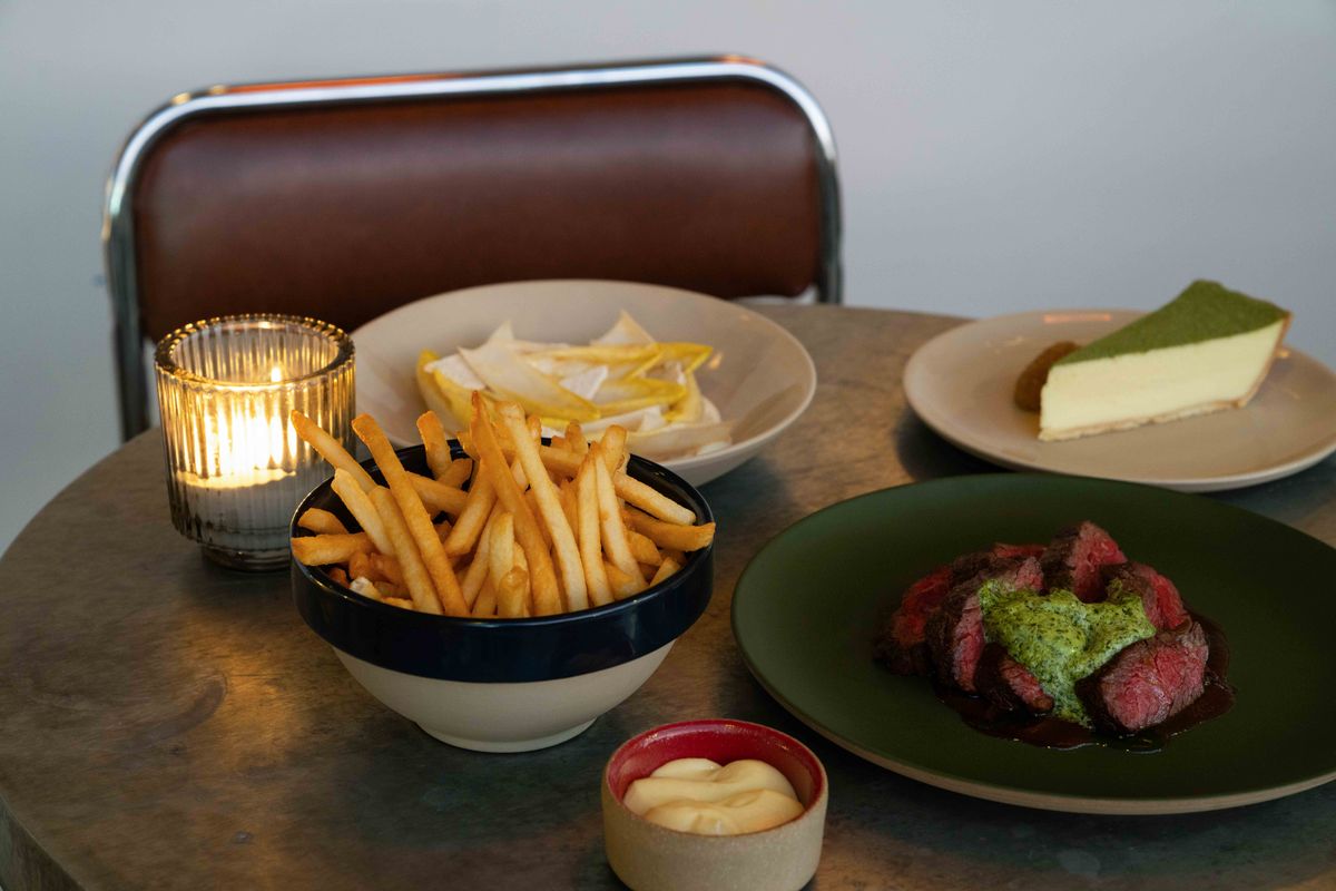 At Bar Etoile, Scandi-chic meets leisurely Los Angeles