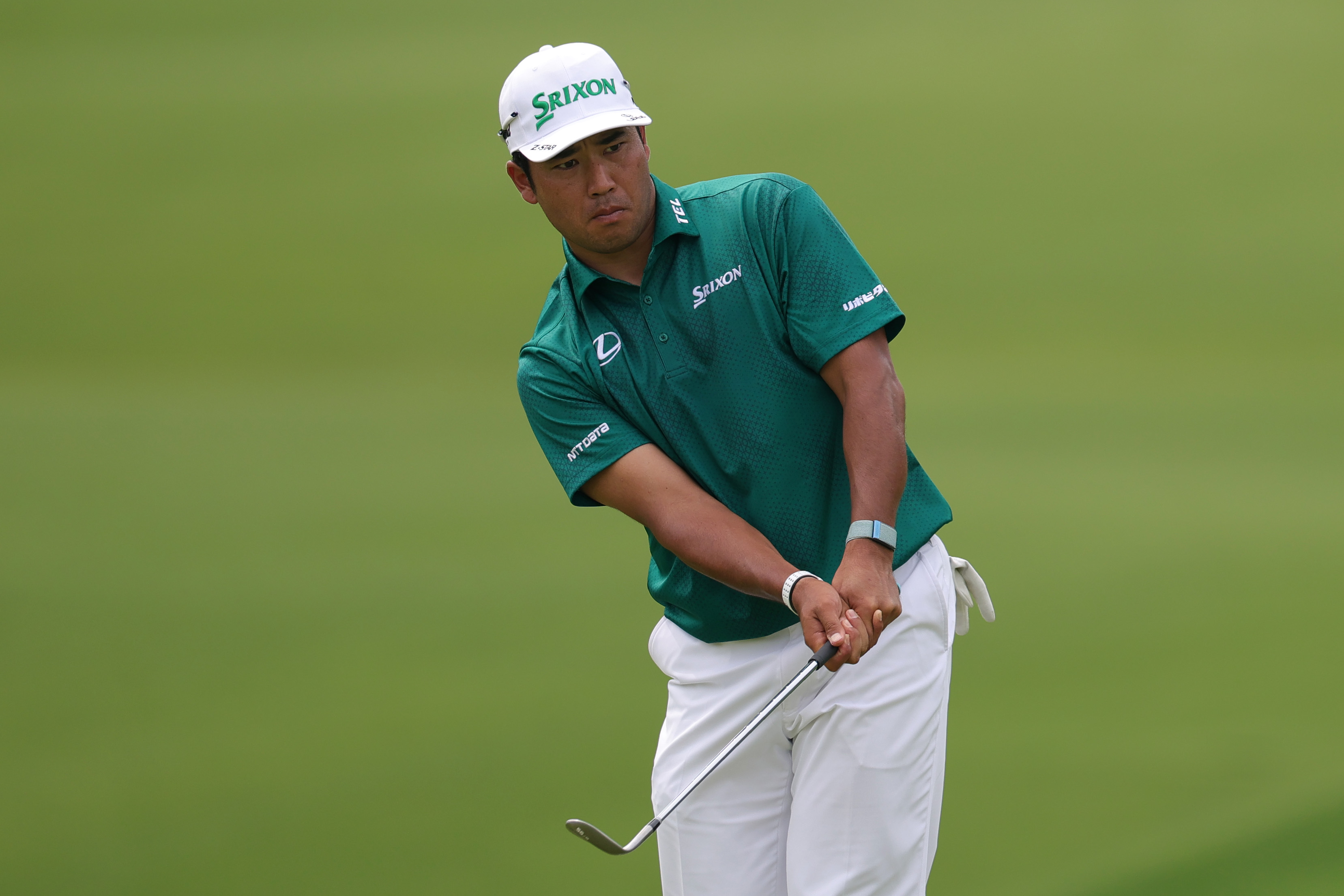 Hideki Matsuyama chips a shot