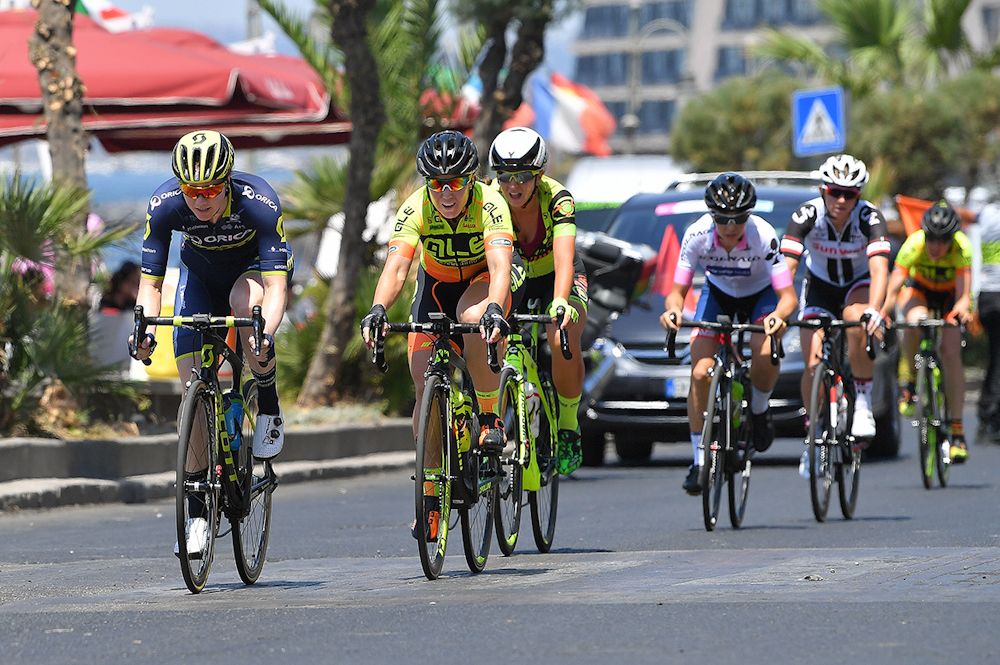 The late breakaway during stage 10 at the Giro Rosa