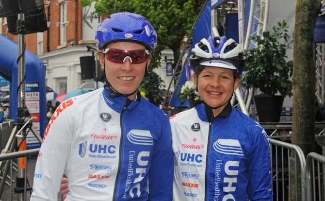 Hannah Barnes and Sharon Laws (UnitedHealthcare) at sign on