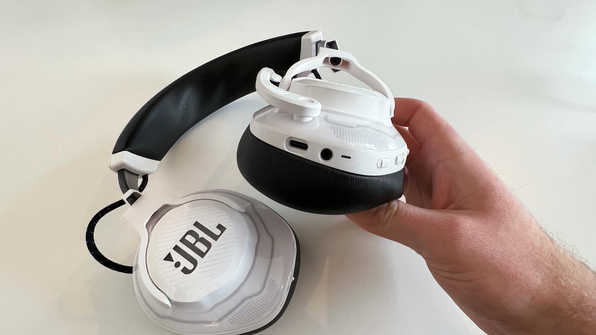 JBL Quantum 910p gamingheadset i vitt