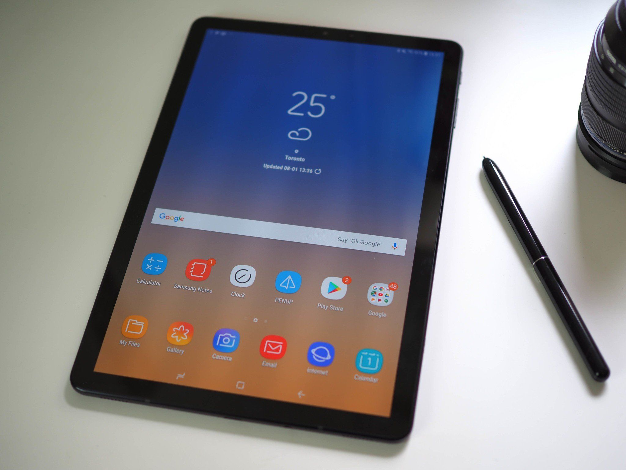 Does the Galaxy Tab S4 come with a stylus in the box? | Android
