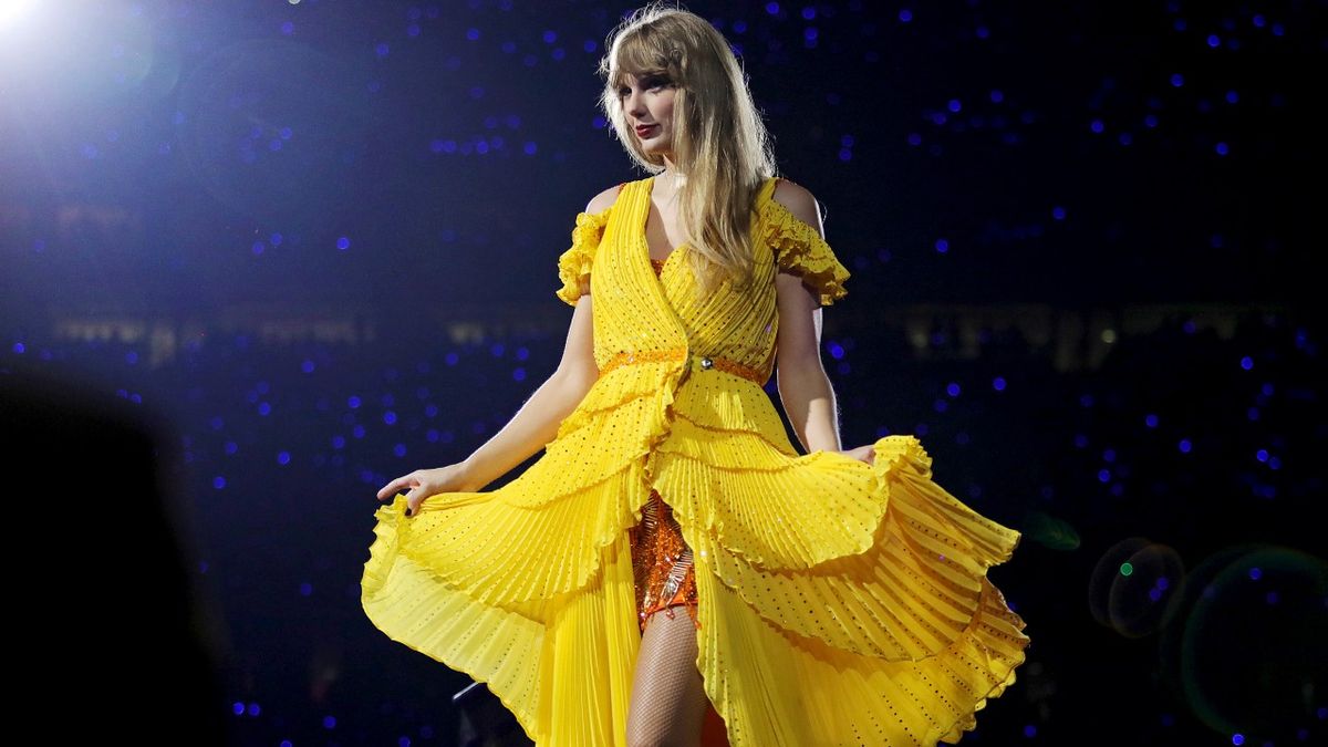 Taylor Swift's surprise song at Seattle concert hypes next