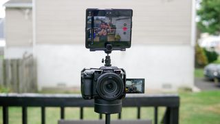 Smartphone attached to Pivo Max mount.
