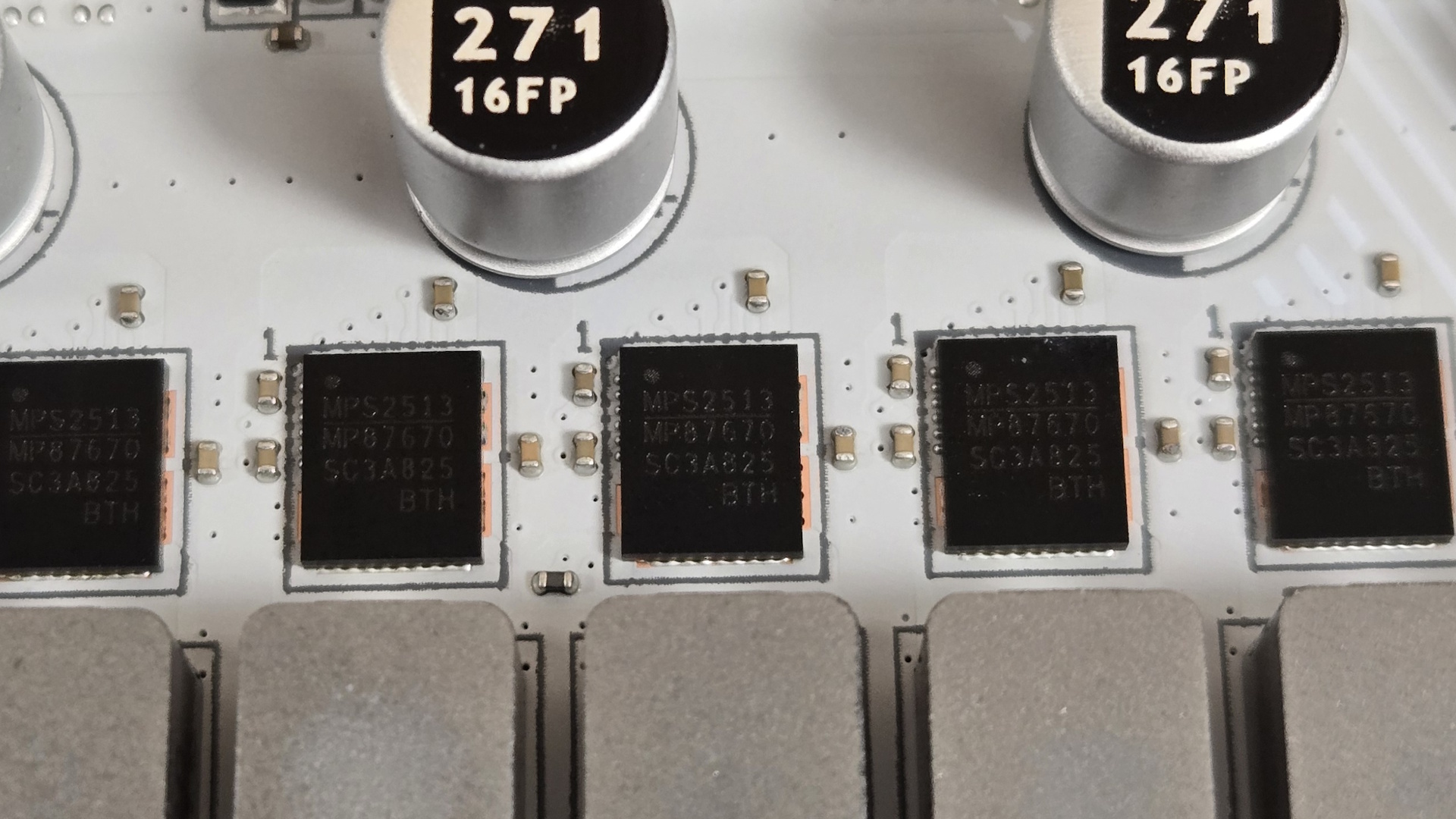 MSI MPG X870E Edge Ti Wifi - IC's