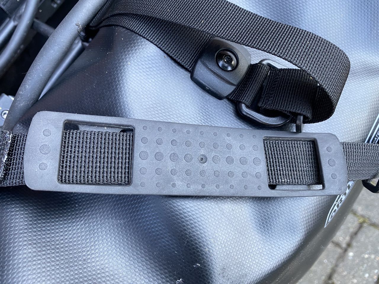 Shoulder strap contact side