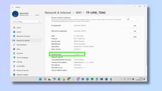 Screenshot showing how to increase Wi-Fi signal strength - how to check network band on Windows laptop