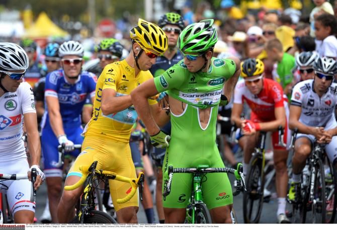 'Here let me help out there' Nibali lends a hand to Sagan