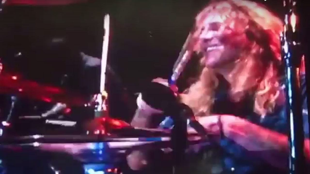 Steven Adler on stage with Guns N&#039; Roses