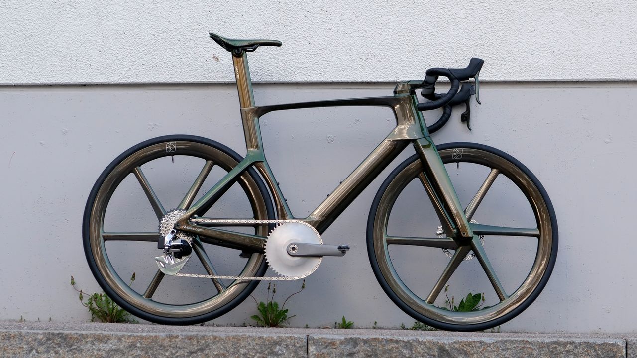 Scott&#039;s Foil RC Liquid road bike is custom painted and built by Dangerholm