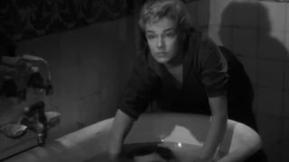 A woman drowns her husband in the bathtub in the horror thriller Les Diaboliques
