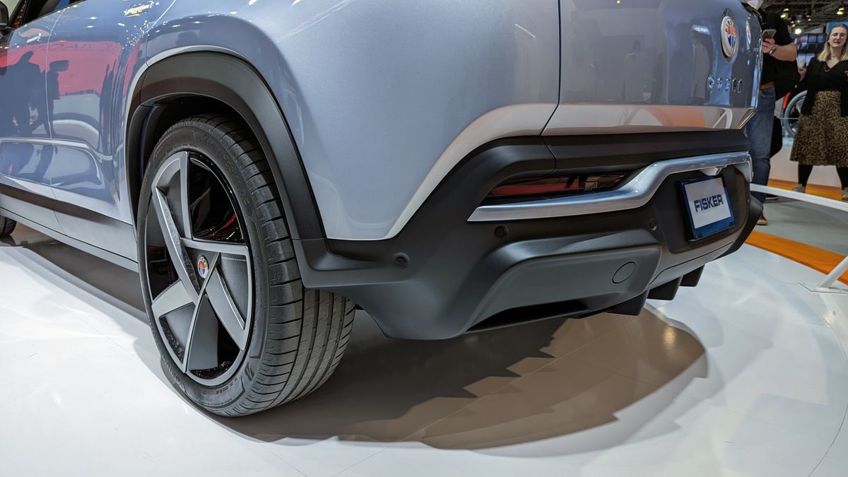 Close up of rear bumper