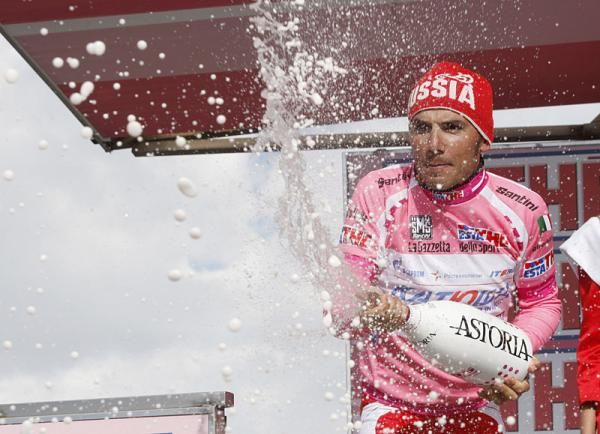 Joaquim Rodriguez (Katusha) opens the champagne