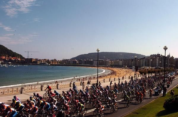 The peloton enjoyed sunny skies early in the race.