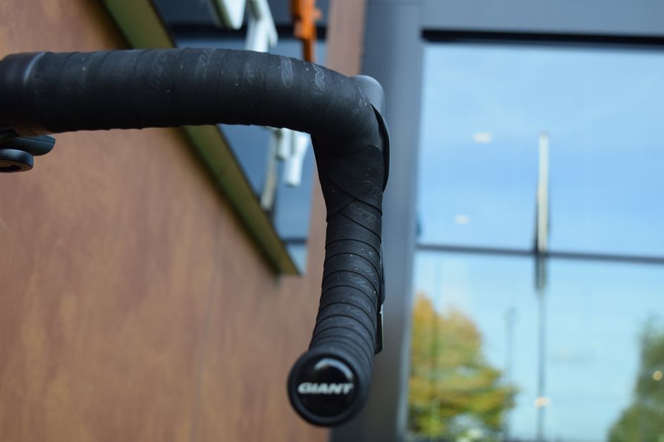 Neat weaving of the handlebar tape on the drops
