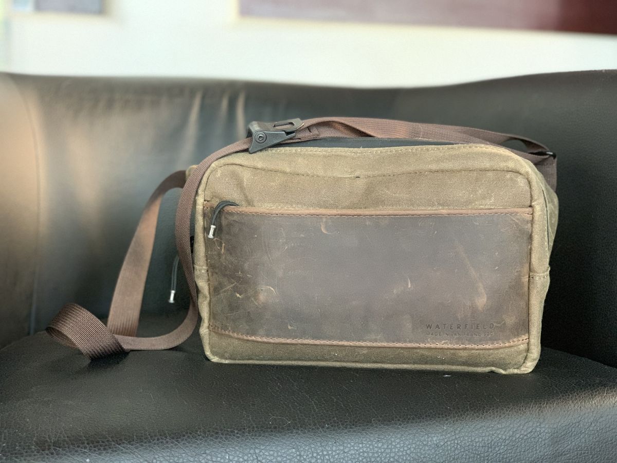 Waterfield Designs Sutter Sling for Nintendo Switch