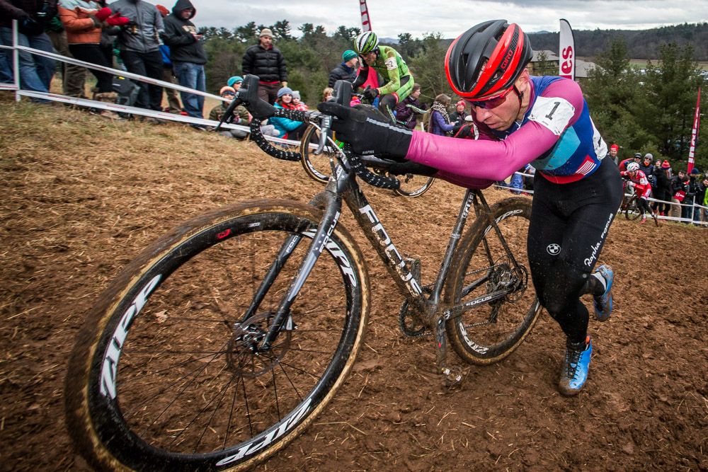 Jeremy Powers (Aspire Racing) starts to open a gap