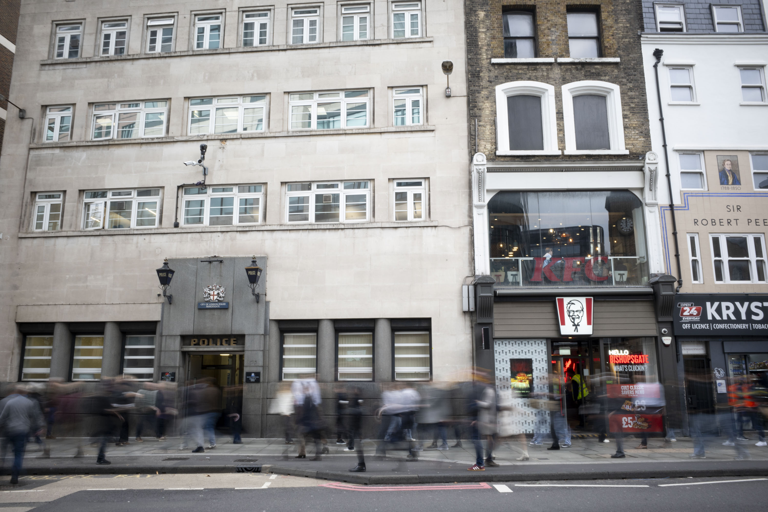 Ricoh GR IV sample gallery: a busy London street, moving people are blurred