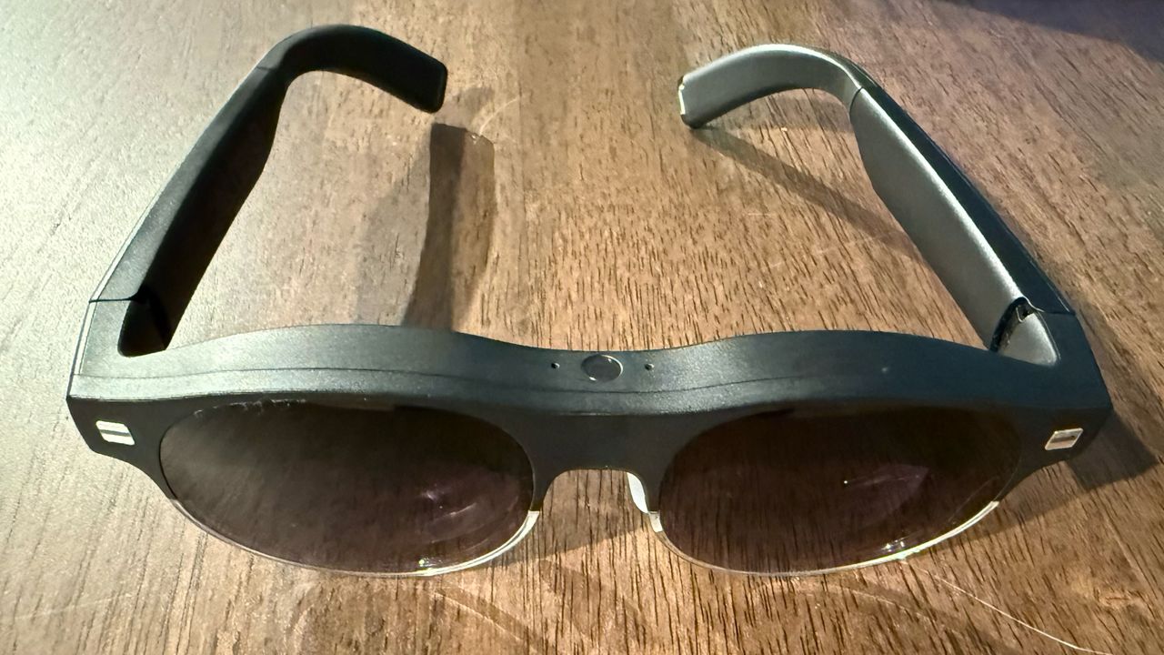 Asus AirVision M1 AR glasses