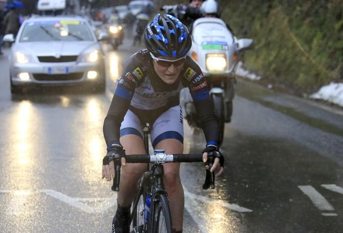 Elisa Longo Borghini (Hitec Products) on her solo attack