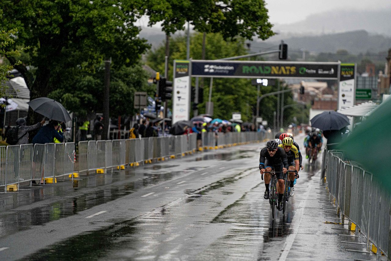 A lead group splits away