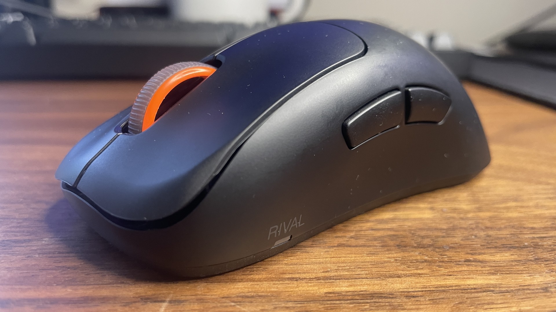 This is the comfiest mouse I've held and it has hot-swap batteries