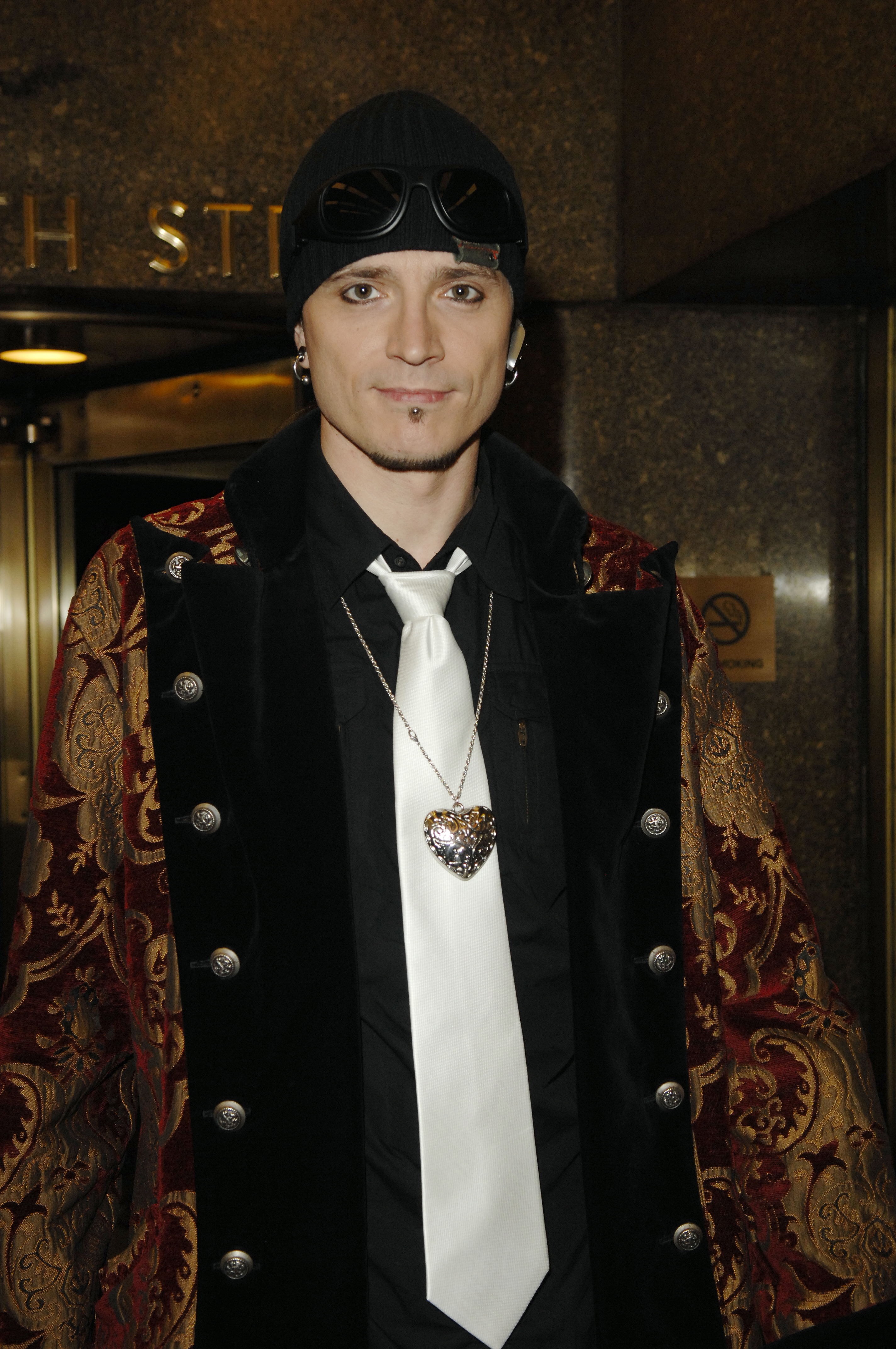 the pickup artist host Erik von Markovik wearing a white tie and jacket
