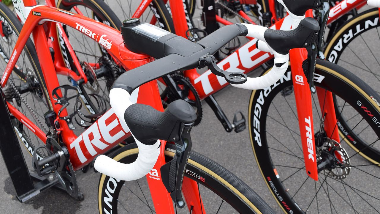Aero carbon handlebars tend to share several common design features across brands